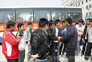 湖南萬(wàn)通汽車(chē)學(xué)校，赴深圳比亞迪股份公司工作學(xué)子