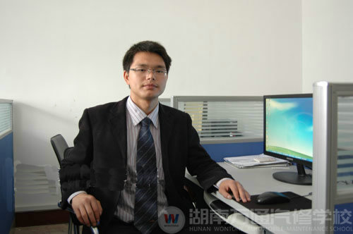 湖南萬通汽車學校，名師風采余能文
