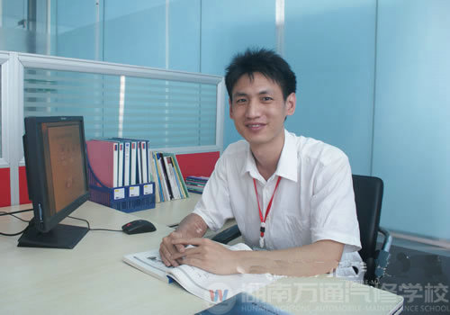 湖南萬通汽車學校，名師風采高立鵬