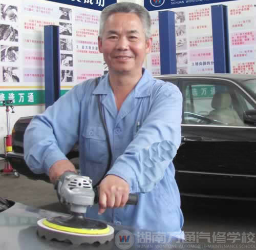 湖南萬通汽車學校，名師風采朱世發(fā)