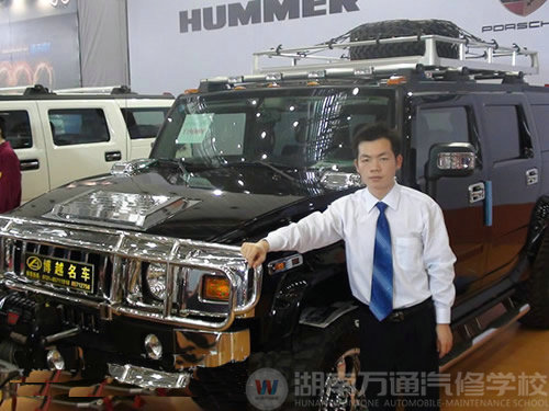 我院學(xué)生及教師代表參加湖南汽車博覽會