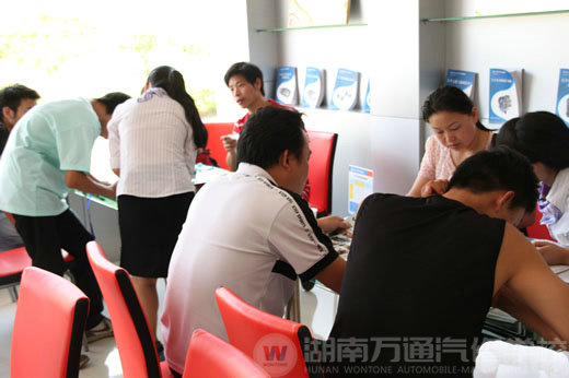 夏日炎熱，湖南萬通汽車學(xué)校，招生火爆進(jìn)行中