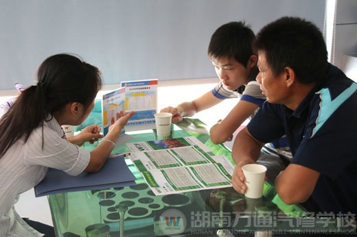 夏日炎熱，湖南萬通汽車學(xué)校，招生火爆進(jìn)行中
