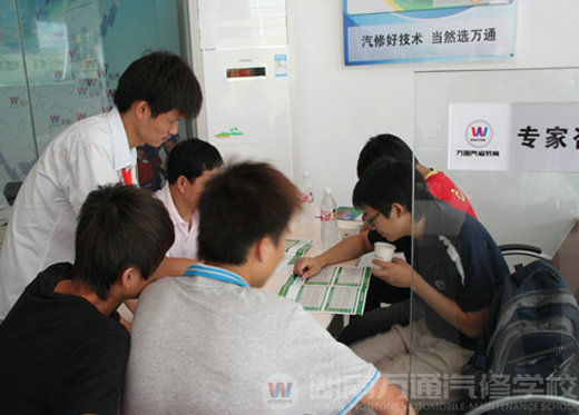 夏日炎熱似火，擋不住學(xué)子求學(xué)腳步