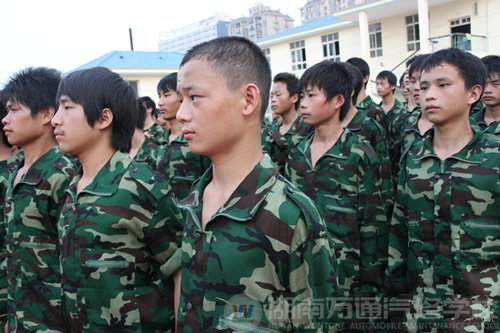 湖南萬(wàn)通汽車(chē)學(xué)校，2010新生軍訓(xùn)