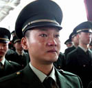 千名武警老兵淚別軍旅  退伍軍人將就業(yè)何方？