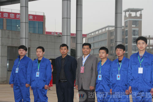 長沙職業(yè)技能大賽顯神通 萬通學(xué)子喜迎捷報(bào)歸來