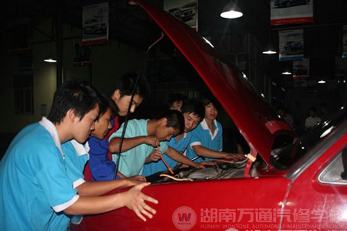 湖南萬(wàn)通汽車學(xué)校整車實(shí)訓(xùn)