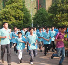 讓運動成為習(xí)慣 讓陽光充滿和諧校園