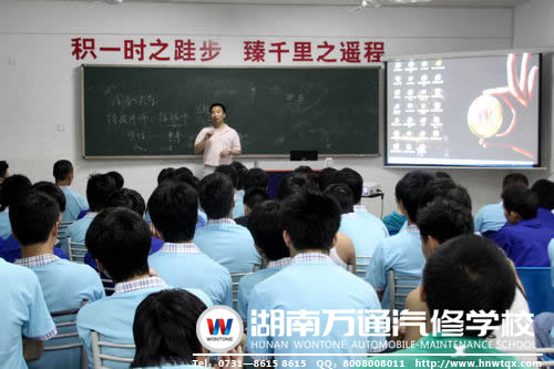 湖南萬(wàn)通：加強(qiáng)學(xué)生職前教育 引導(dǎo)學(xué)生以最佳姿態(tài)走進(jìn)社會(huì)