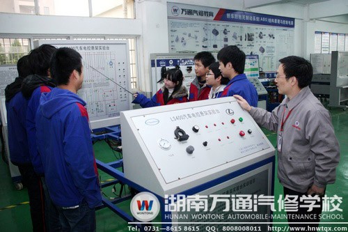 萬(wàn)通學(xué)子把握機(jī)遇,汲取著學(xué)校傳授的知識(shí)