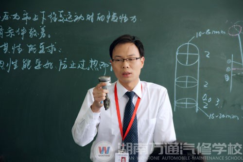 萬(wàn)通汽修學(xué)校|名師風(fēng)采鄧仁春