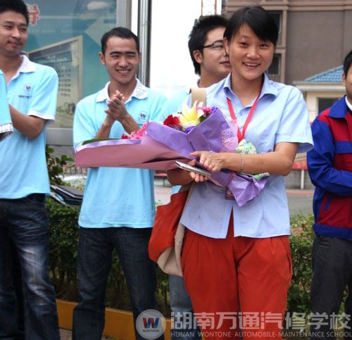 第28個(gè)教師節(jié)：最美好的祝福 獻(xiàn)給最親愛(ài)的老師