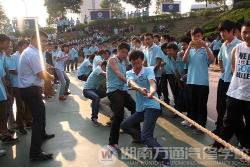 拔河比賽同樣彰顯團結(jié)就是力量