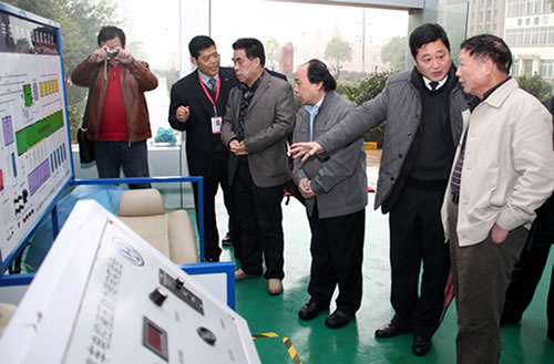 省民辦教育協(xié)會常務(wù)副會長（原省軍區(qū)副政委）魏永景視察我校實訓情況
