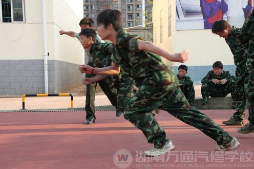 湖南萬通汽修學(xué)校，2010新生軍訓(xùn)