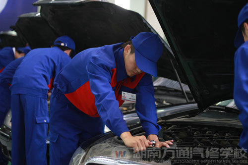 湖南萬通汽修學(xué)校，一流汽修學(xué)校