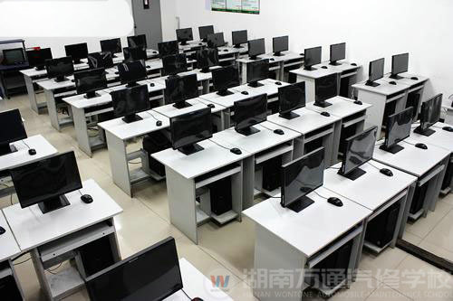 湖南萬通汽修學(xué)校，一流汽修學(xué)校