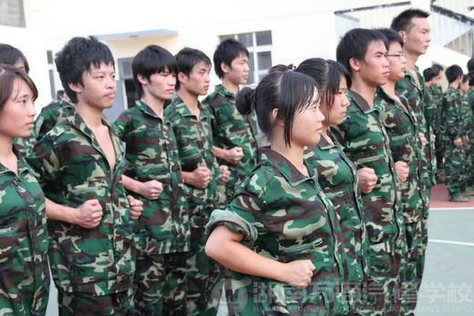 湖南萬通汽修學(xué)校，軍訓(xùn)，開學(xué)典禮