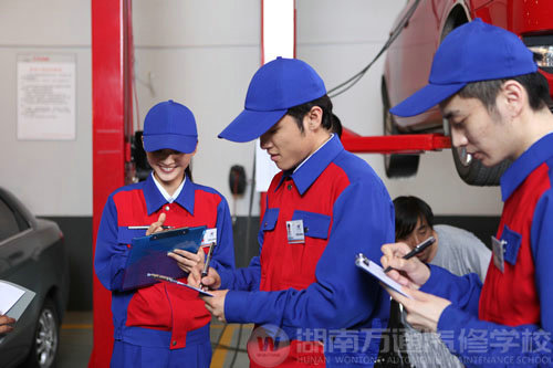 湖南萬通汽修學(xué)校，汽車美容裝潢專業(yè)