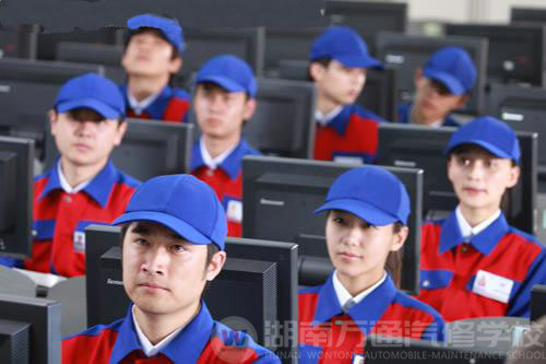 時(shí)代對(duì)汽車維修技術(shù)人員的要求不斷提高