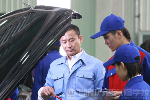 湖南萬通汽修學校成為職場“金藍領(lǐng)”