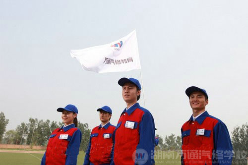 萬(wàn)通汽修學(xué)校學(xué)汽修，成就百萬(wàn)年薪