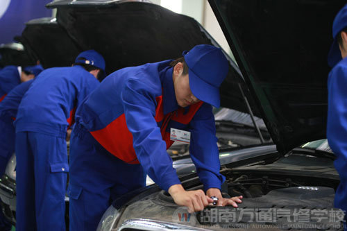 湖南萬通汽修學(xué)校成為高級汽修人才的三項修煉
