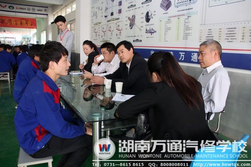 知名企業(yè)進(jìn)校園攬才 萬(wàn)通德才兼?zhèn)鋵W(xué)子“不愁嫁