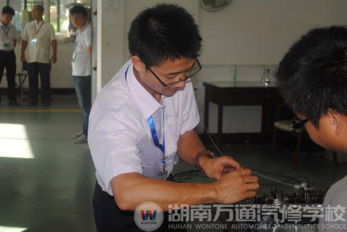 大賽現(xiàn)場(chǎng)萬(wàn)通教師的實(shí)際操