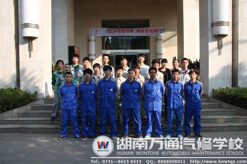 定向班的同學(xué)們合影
