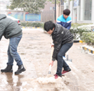 星城瑞雪紛飛 萬(wàn)通師生齊力鏟雪服務(wù)暖人心懷