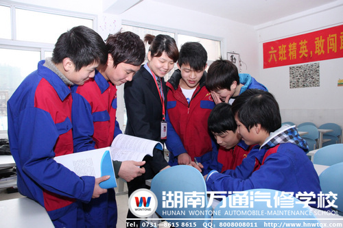 因材施教，教師輔導(dǎo)學(xué)生制定職業(yè)規(guī)劃