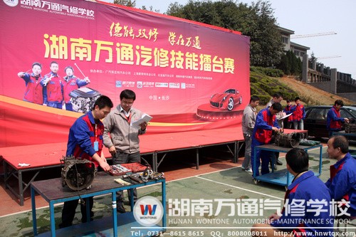 擂臺賽馬上就要開始了，選手正在做準(zhǔn)備工作