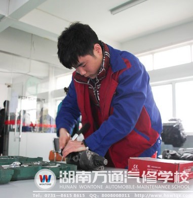 湖南萬(wàn)通提供多種實(shí)踐平臺(tái)，不斷提升學(xué)生實(shí)踐動(dòng)手能力