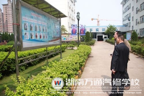 新華集團(tuán)汽修事業(yè)部何部長對我校成立的興趣協(xié)會高度認(rèn)可
