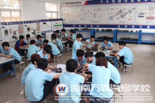 萬通學(xué)子利用每一個(gè)學(xué)習(xí)機(jī)會(huì)，掌握實(shí)用技術(shù)