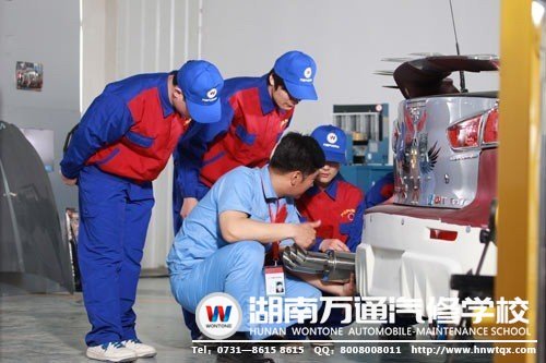 高中生到湖南萬通學(xué)汽修，發(fā)展道路有優(yōu)勢