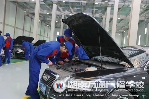 湖南萬(wàn)通授予學(xué)生貼近市場(chǎng)的汽車維修知識(shí)