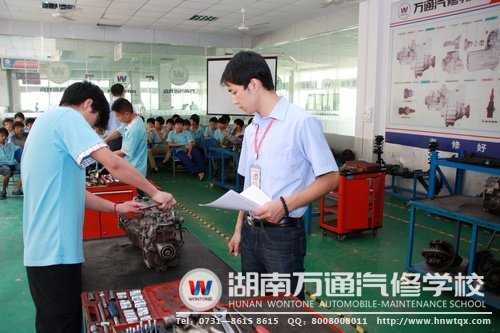 實(shí)際操作考場(chǎng)，學(xué)子實(shí)踐場(chǎng)景