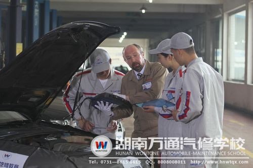 湖南萬(wàn)通授予學(xué)生實(shí)實(shí)在在的汽車(chē)維修技術(shù)