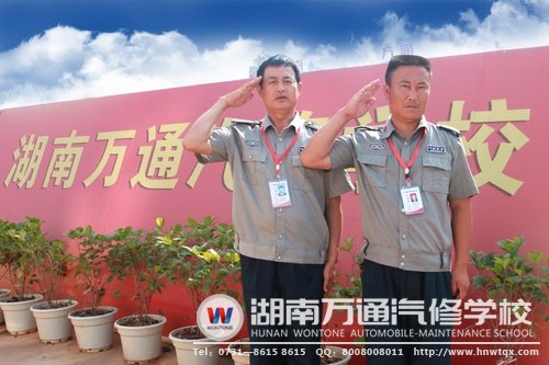 湖南萬通24小時門衛(wèi)制度，學(xué)校保安時刻保衛(wèi)學(xué)生們的安全
