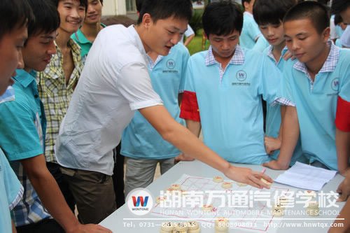 在2012年的象棋大賽中，學子們展現(xiàn)出了高超的棋藝水平