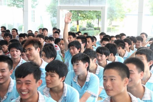 聆聽頂級專家智慧之聲 萬通學(xué)子獲益匪淺
