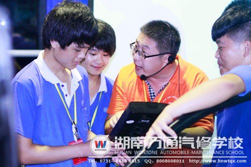 圖一：教師組大賽現(xiàn)場：理實一體化教學模式 一流技術(shù)成就一批批汽修精英