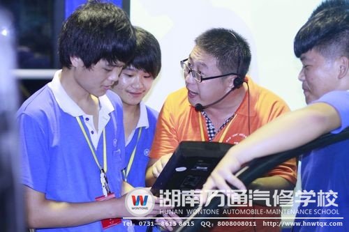 湖南萬通老師上課時盡顯名師風(fēng)采