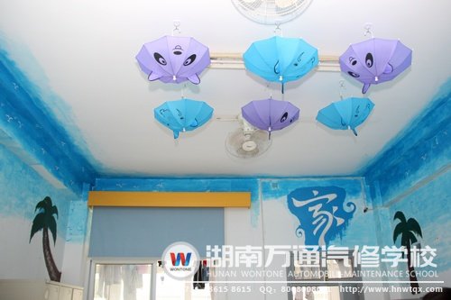 天花板的創(chuàng)意“傘臉”令人驚嘆