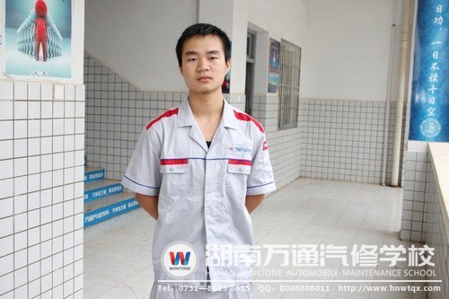 考上二本的曾一峰沒有去讀大學(xué)，而是選擇了學(xué)汽修