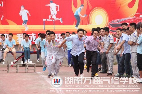 “滾雪球”，老師和同學(xué)們齊心協(xié)力