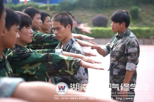 每一個(gè)姿勢(shì)，都經(jīng)過了數(shù)十次、數(shù)百次的重復(fù)